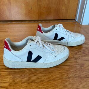 WORN ONCE | Veja White Sneakers | Size 7.5
